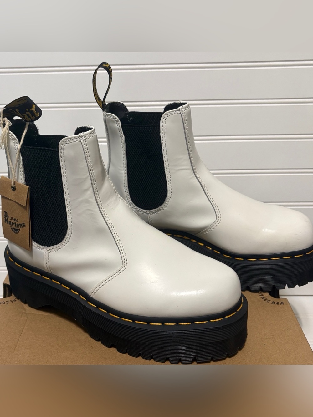 DR MARTEN 2976 QUAD White Smooth Leather Platform Chelsea Boot Womens Size 8 NEW